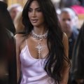 FOTOD | Enam napimaks minna ei saa! Kim Kardashian poseeris hirmkallis rinnahoidjas