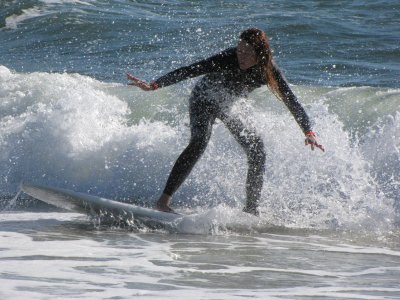 Katrin Haiba surfamas.