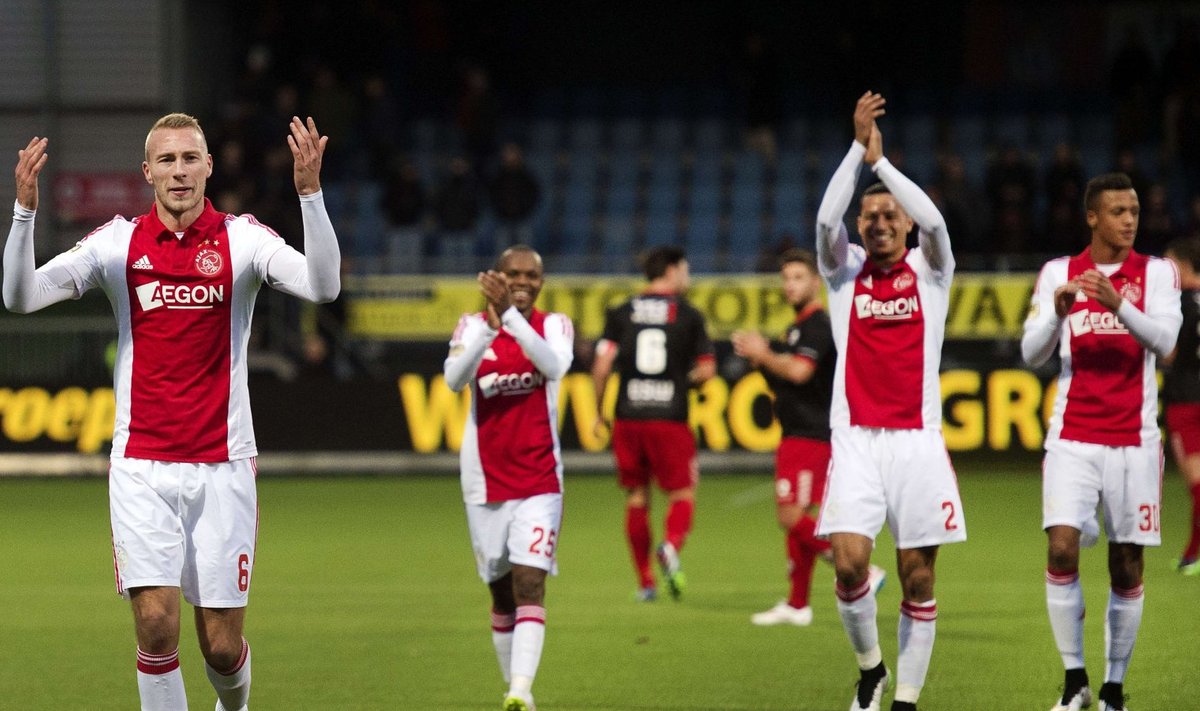 Ajaxi mängijad rõõmustavad
