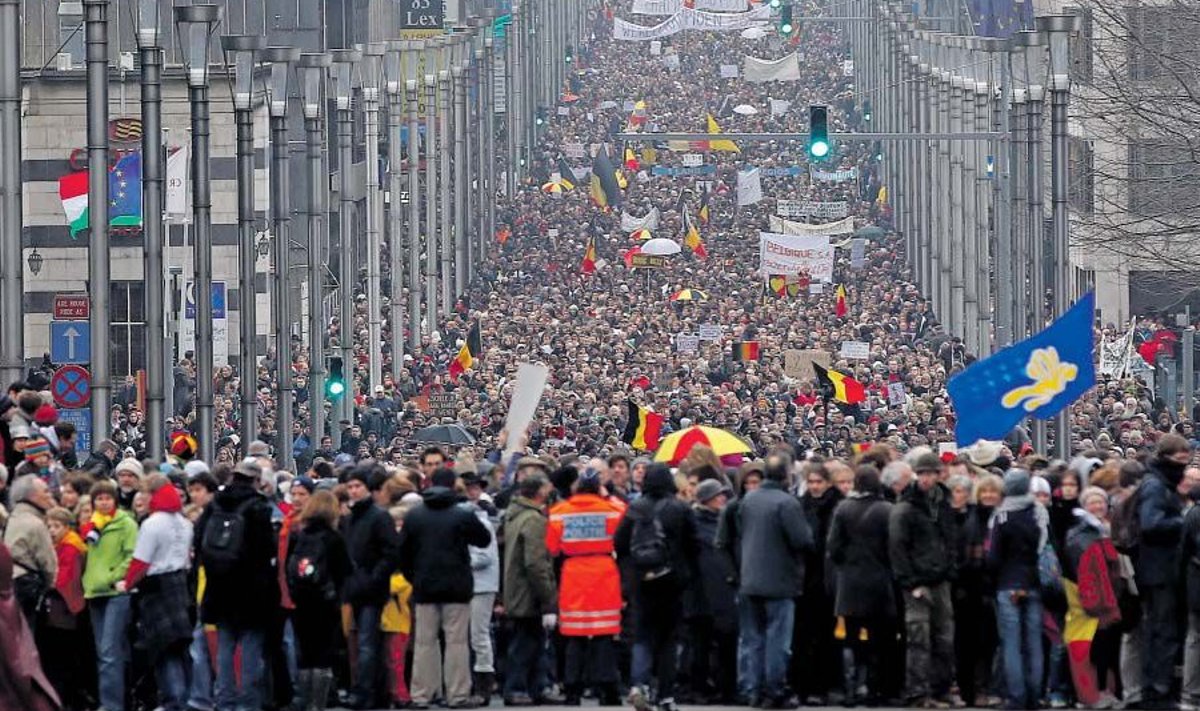 Pühapäeval tuli ligi 35 000 inimest Brüsselis tänavaile, et protestida 224 päevani veninud valitsuskriisi vastu.