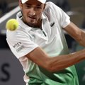 French Openi suurim üllatus: maailma viies reket langes elu võidu saanud ungarlase vastu