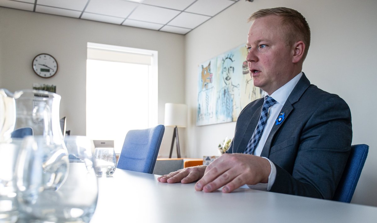 MIDA TA ÜLIKOOLIS ÕPPIS? Kas rahandusminister Mart Võrklaev õppis geodeesiat, liiklusohutust või koreograafiat?