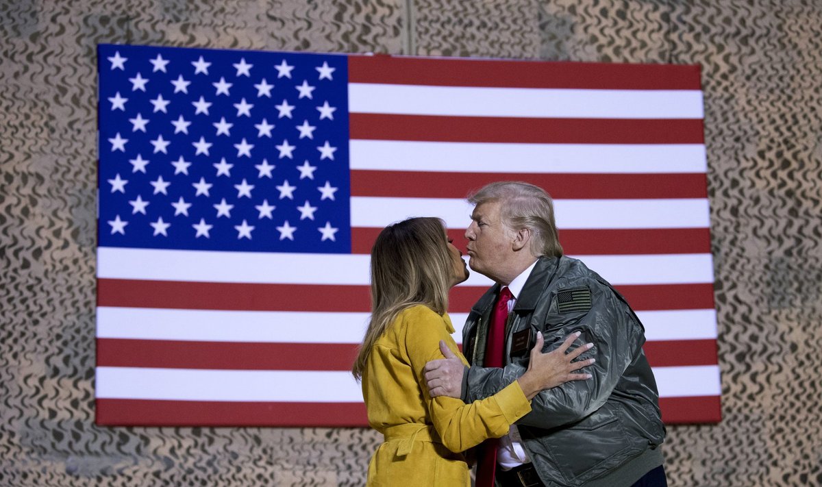 Analüütikud ennustavad USA presidendile Donald Trumpile keerulist aastat. Pildil on Trump abikaasa Melaniaga jõulude ajal USA sõduritel Iraagis külas.