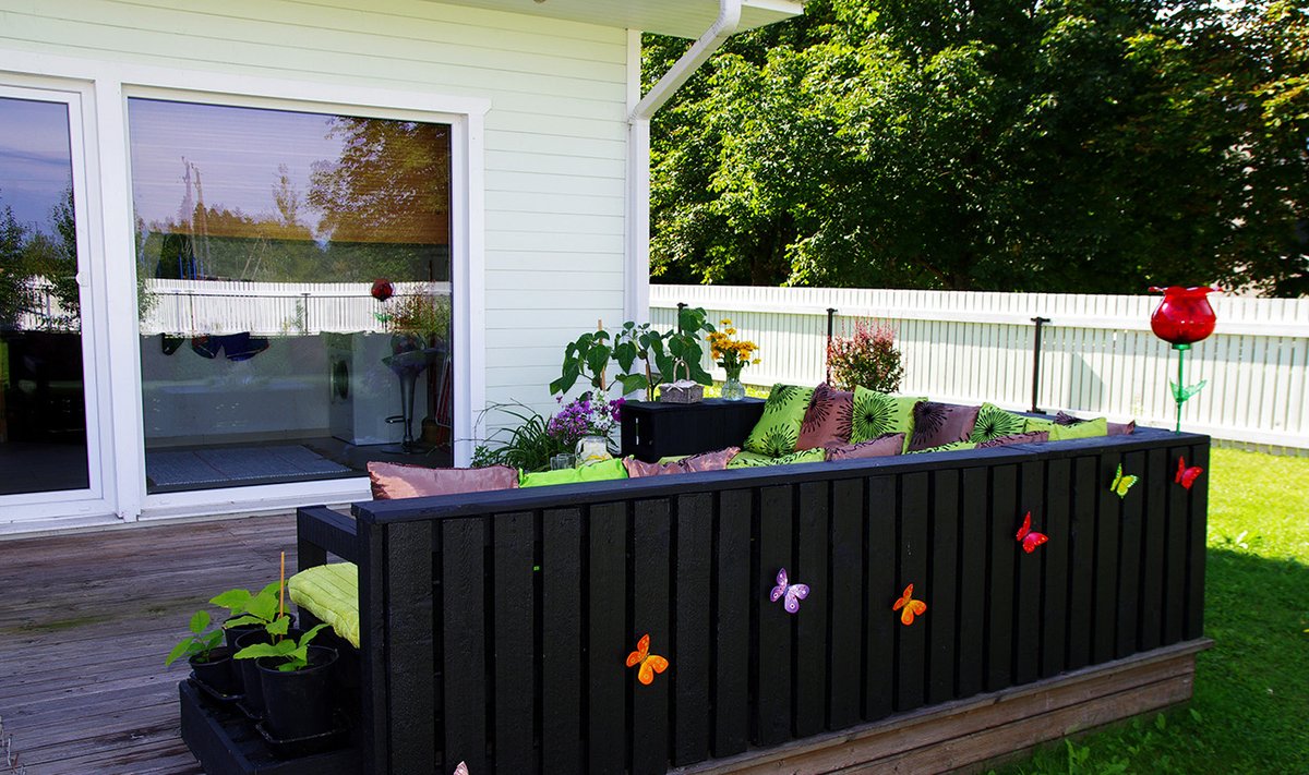 Fotovõistlus "Minu kodu suvel": Riinu värviline terrass lausa kutsub istuma