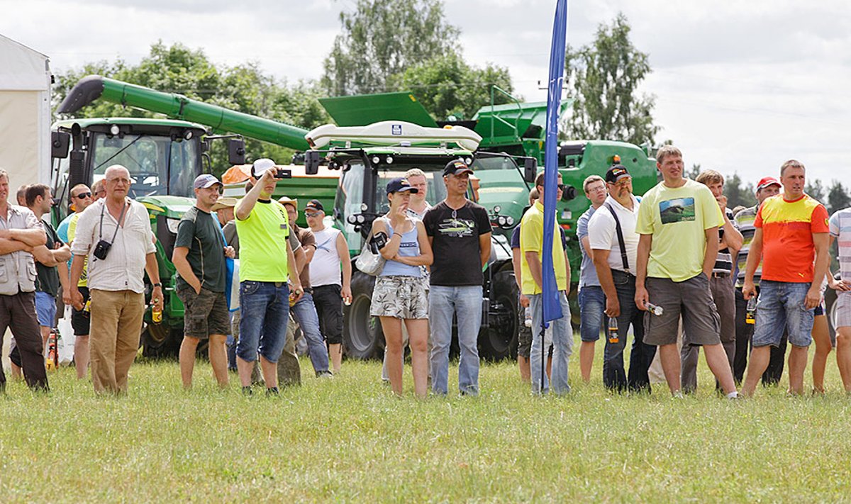 Kuigi Viljandi põllumajandusuuringute keskuse suurel maa-alal hajus rahvas ära, külastas viljeluspäevi kahel päeval kokku ligi 700 põllumeest.