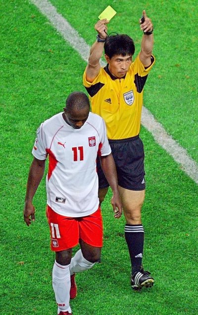 Emmanuel Olisadebe 2002. aasta MM-il Poola - USA alagrupimängus.