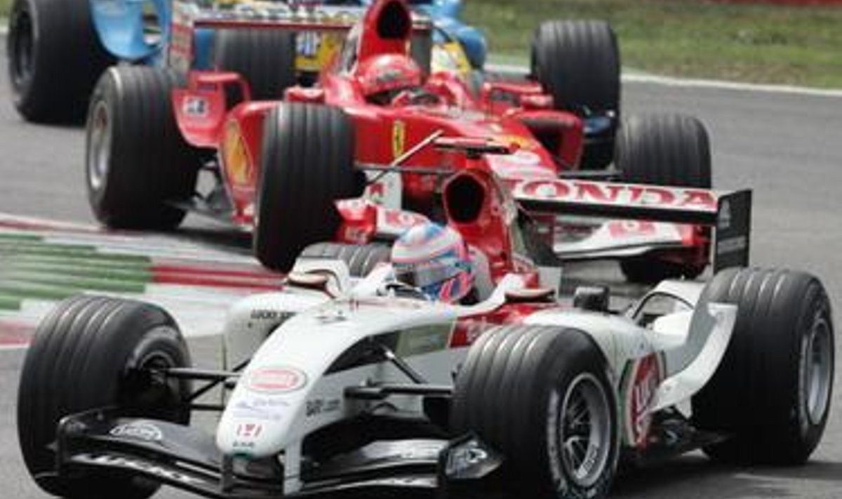 Jenson Button, Michael Schumacher ja Fernando Alonso Itaalia GP-l