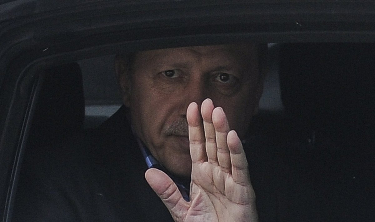 Kas Türgi president Erdoğan lavastas riigipöördekatse või mitte, eksperdid näevad teda tirimas oma riiki järjest tumedama tuleviku poole, kus võim võrdub ainult tema endaga.