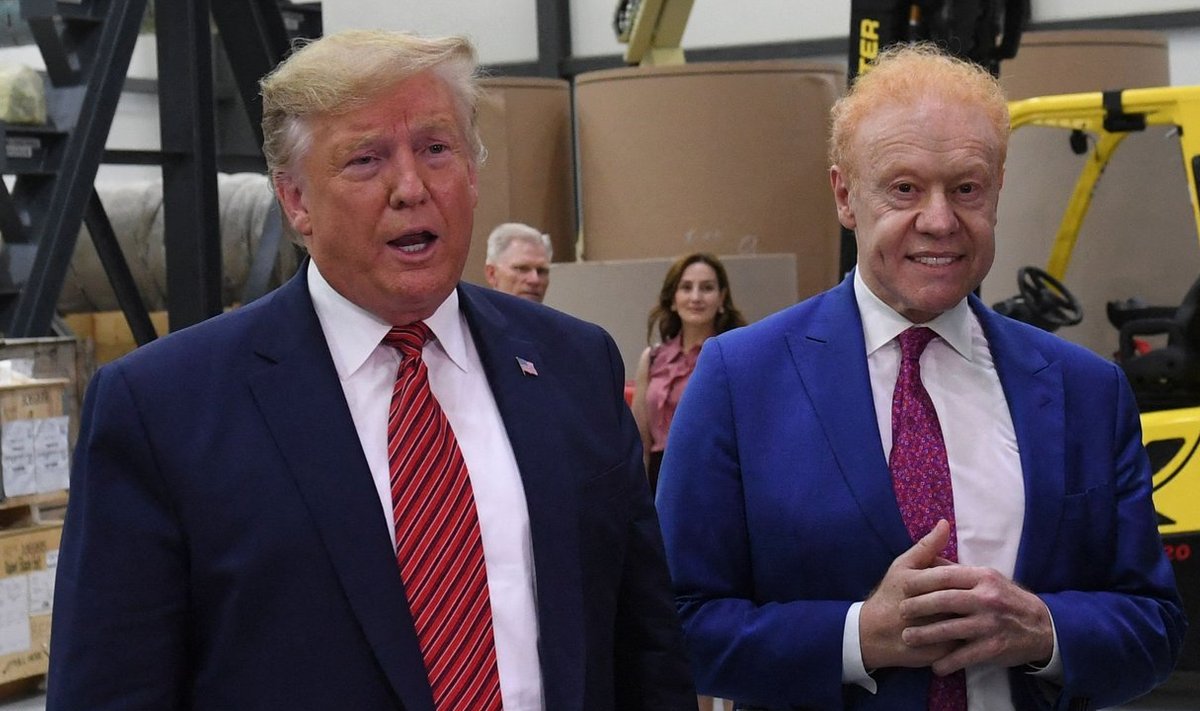 Donald Trump ja Anthony Pratt viimase ettevõtte tehast külastamas