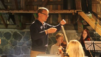 Dirigent Kaspar Mänd: mõte legendaarse Ruja lugudest koos sümfooniaorkestriga tekitab ootust ja põnevust