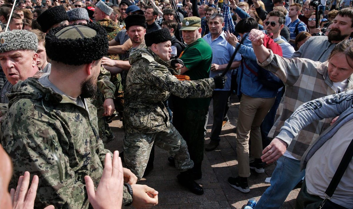 Moskvas meeleavaldajaid peksnud kasakate tegevusse politsei enamasti ei sekkunud.