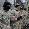 ВИДЕО: "Айдаровцы" снова митингуют под Минобороны Украины — подожгли шины