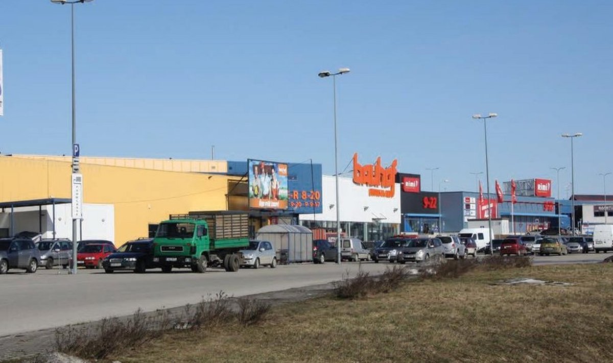 Pärnu maantee äärne piirkond on ka uue üldplaneeringu järgi ärimaa, viimase poole aasta jooksul on arendustegevus selles kandis jõuliselt kasvanud, detsembris avati Rimi kaubakeskus, veebruaris Bauhofi kaupluse laiendus
