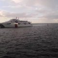 ВИДЕО: Пограничники спасли едва не утонувшего пьяного мужчину, плывшего навстречу судну Merilin
