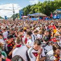 ФОТО и ВИДЕО DELFI: В центре Берлина собрались тысячи фанатов, пиво льется рекой!