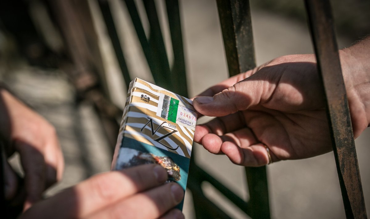 Kuressaares levib näiteks Valgevene Grodno linna tubakavabriku Neman sigaretimark NZ Gold, mille pakihind on vähemalt poole odavam poest ostetavast pakist.