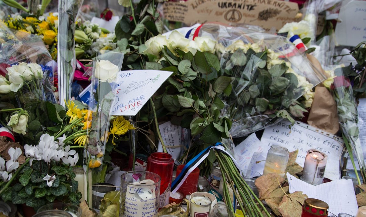 Peaminister Taavi Rõivas viis täna Pariisis lilled Eesti rahva poolt Le Bataclan kontserdimaja juurde Pariisi terrorirünnakute ohvrite mälestuseks.