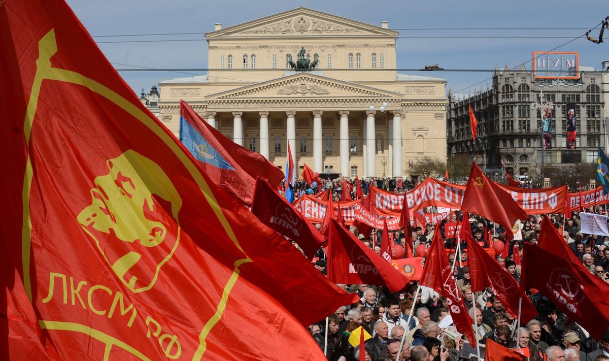 Russian communist party activists carry red flags and banners during their traditional May Day rally  in central Moscow on May 1, 2013. AFP PHOTO / KIRILL KUDRYAVTSEV