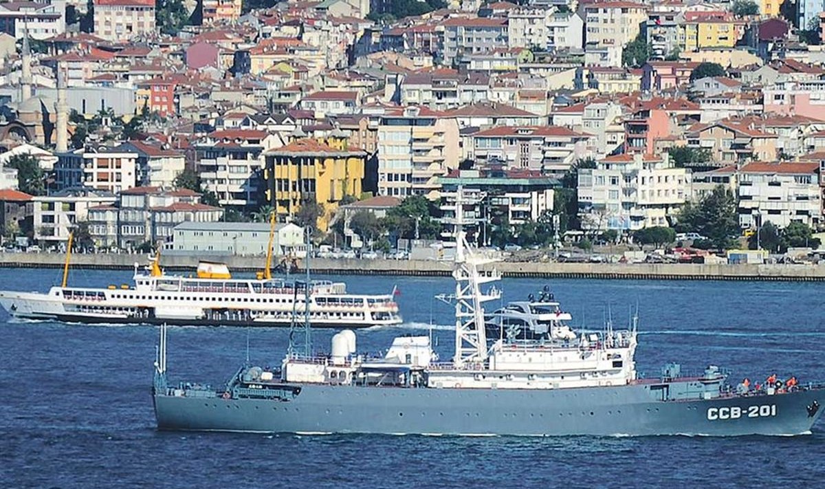 Vene luurelaev CCB-201 läbis märgiliselt 5. septembril Bosporuse väina Mustast merest Vahemerre. Türgi valitsus pooldab Süüria sõjalist karistamist, kuid peab tähelepanelikult üle õla ka Venemaa tegevusega arvestama. 