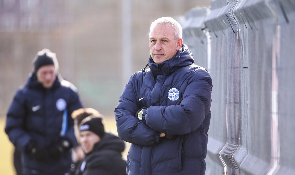 Viimastel aastatel on Arno Pijpers aidanud Eesti jalgpalli liidul treenereid koolitada.