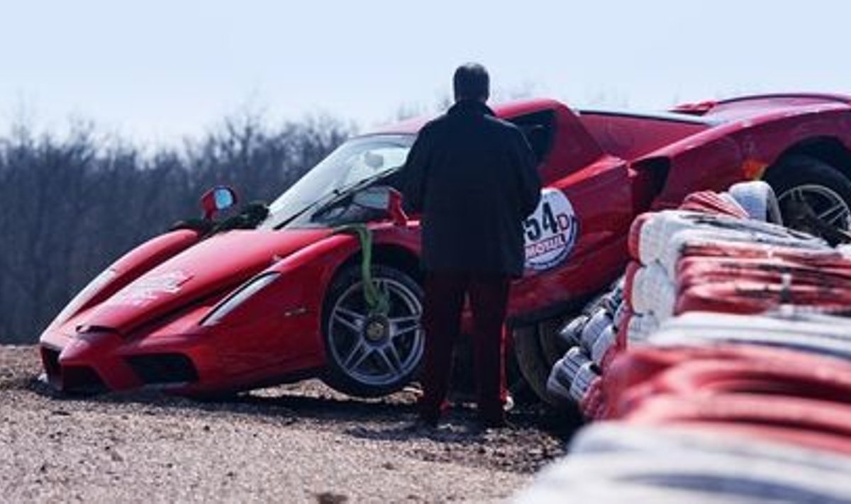Järjekordne super-Ferrari läks rivist välja