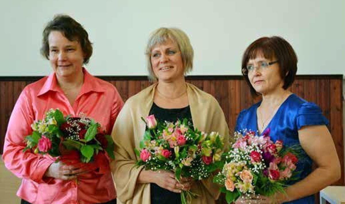 Sõmeru valla aasta õpetajad Rimma Polonskaja, Heli Vassar ja Raili Peil.