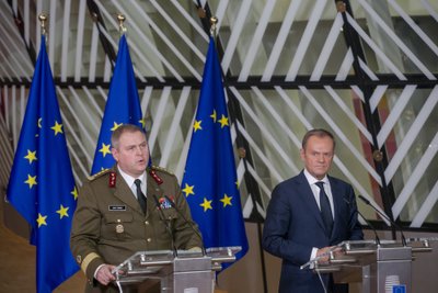 Enne PESCO ühispildi tegemist pidasid kõne kindral Riho Terras ja ülemkogu eesistuja Donald Tusk.