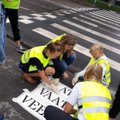 ФОТО | Возле пешеходных переходов Пыхья-Таллинна появились предупреждающие надписи