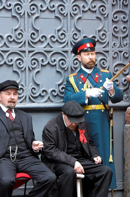 Leninid ja Nikolai II Moskvas Punasel väljakul