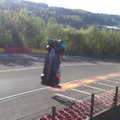 JÕHKER VIDEO | Fernando Alonso konkurendi auto väljus suurel kiirusel kontrolli alt ning tegi sirgel kaks saltot