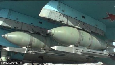 Бомбы ФАБ-500 с универсальными модулями планирования и коррекции (УМПК) на российском Су-34