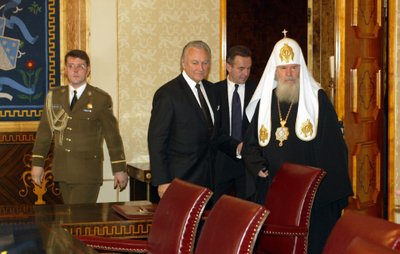Arnold Rüütel  pidi väidetavalt esialgu kohtuma vaid Patriarh Aleksius II-ga, ent viimane oli kutsunud ka Vladimir Putini