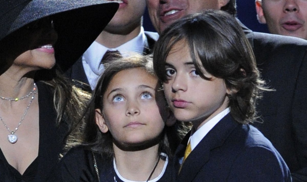 Prince õe Parisega nende isa matustel 2009. aastal.