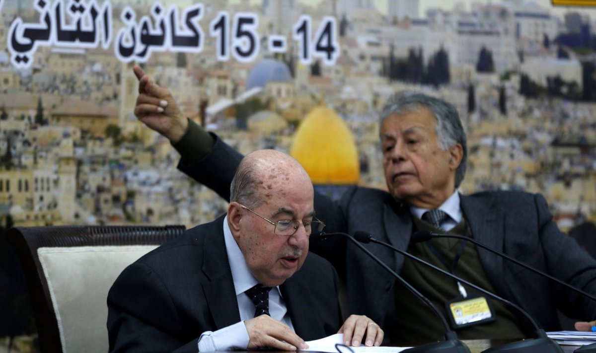 Palestiina legendaarne poliitik Salim Zaanoun loeb ette liidrite otsust Iisraeli suhtes (Foto: AFP)