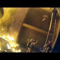 VIDEO | USA tuletõrjuja püüab kinni põlevast majast alla visatud lapse