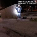 VIDEO | Käed üles! Chicago politsei lasi käsklusele allunud 13-aastase poisi maha