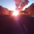 FOTO: Virtsu teel põles hommikul auto lausleekides