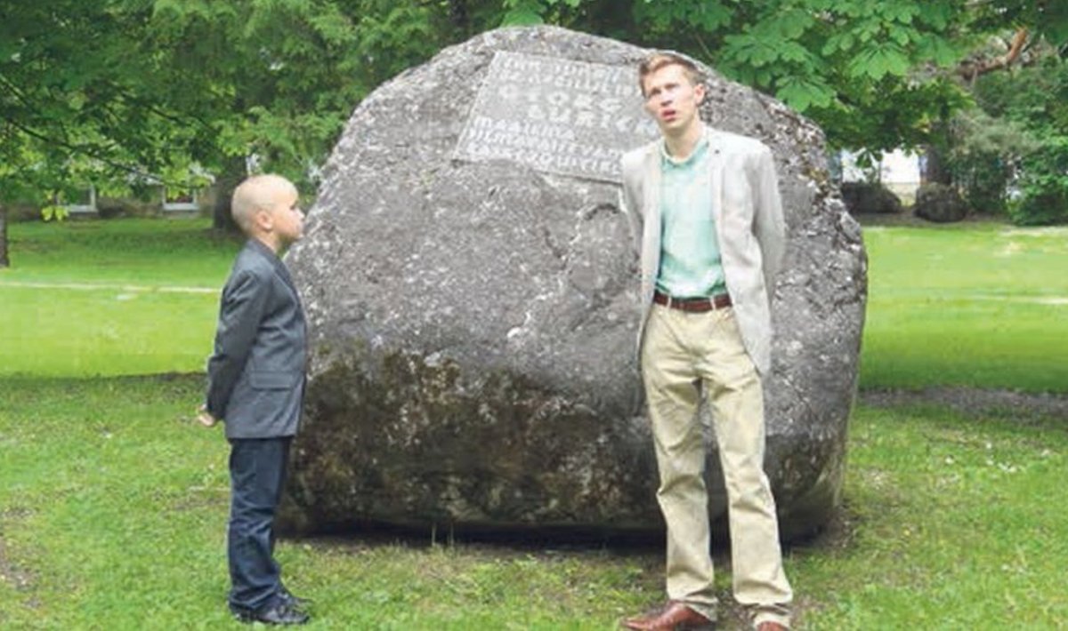 Isa-poja vestlus Johannes Richard Seppingu (paremal) ja Henry Keesi esituses