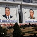 VIDEO: Pyongyangis avati Kim Jong Ili hiigelportree