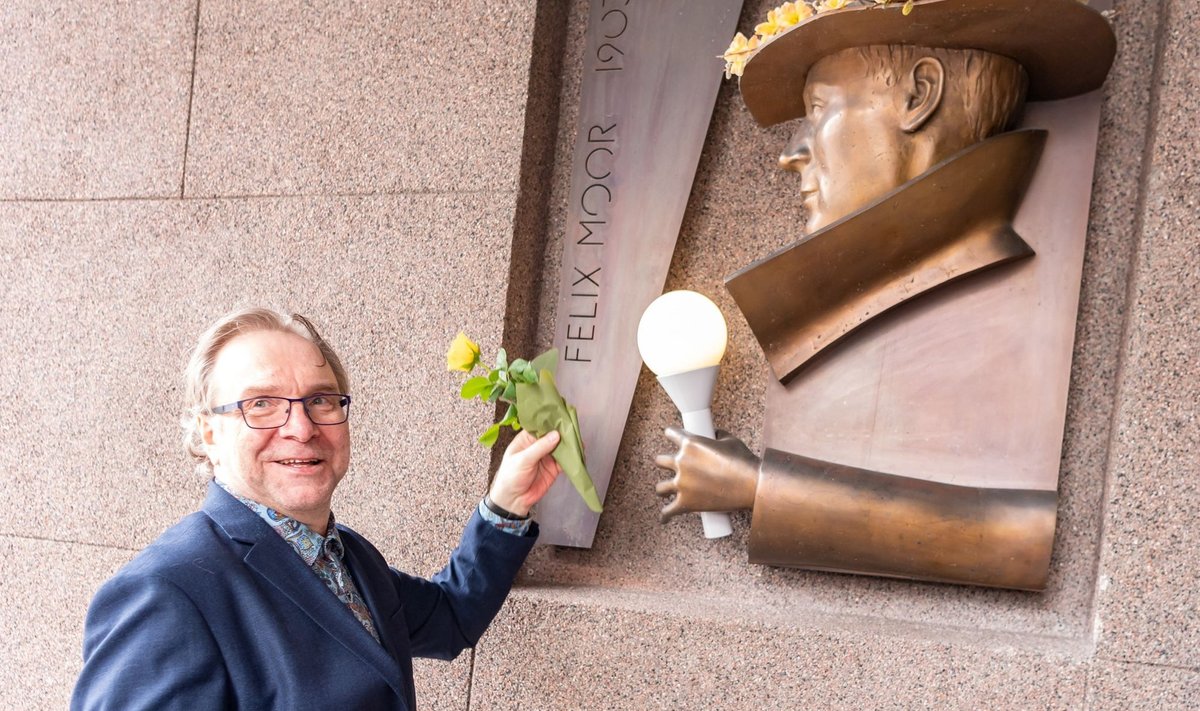 Raadioteatrilt näitlejapreemia pälvinud näitleja Peeter Tammearu.