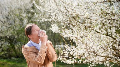 Mehed kipuvad arsti juurde minema hilja ja ravimata hooajalisest allergiast võib kujuneda astma. Kuidas allergia ära tunda?