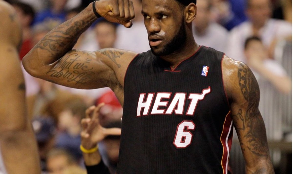 LeBron James demonstreerib muskleid, NBA, korvpall