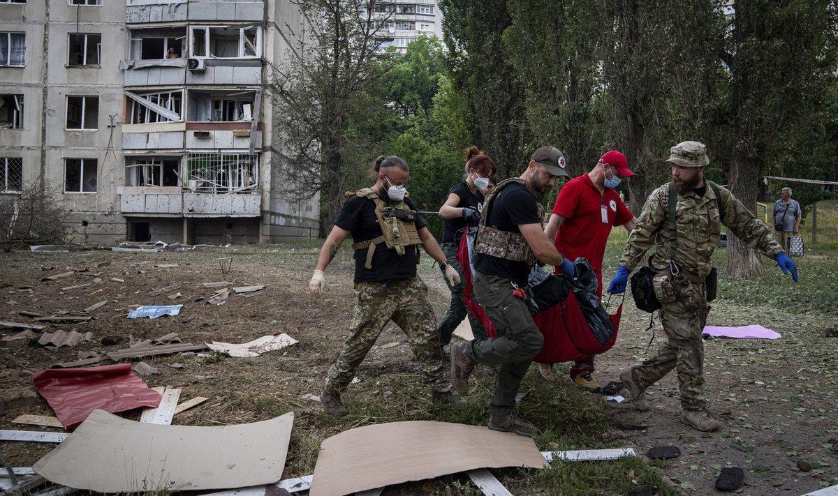 В Харькове оказывают помощь пострадавшим в результате российского удара