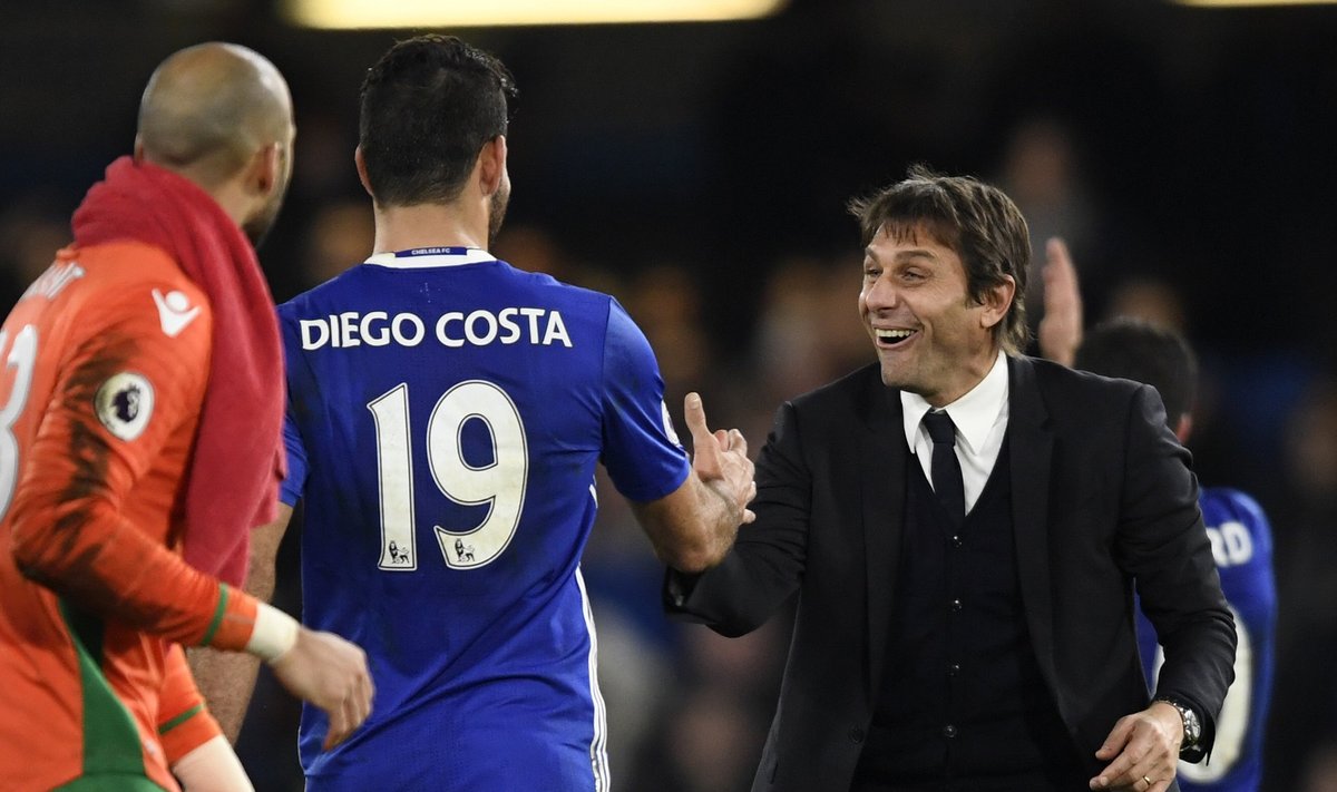Chelsea's Diego Costa and Chelsea manager Antonio Conte celebrate after the game