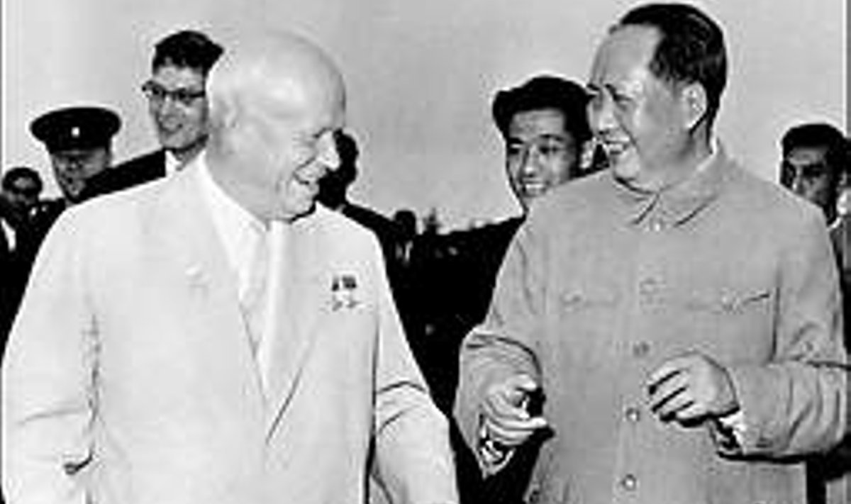 STALIN ON LÄINUD, AGA SÕPRUS JÄÄNUD: Nikita Hruštšov ja Mao Zedong Pekingis 1958. Afp
