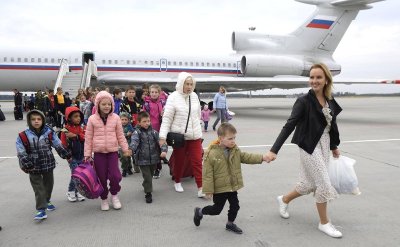 Maria Lvova-Belova on Venemaa presidendi laste õiguste volinik ja Ukraina laste küüditamise tõttu tagaotsitavaks kuulutatud.