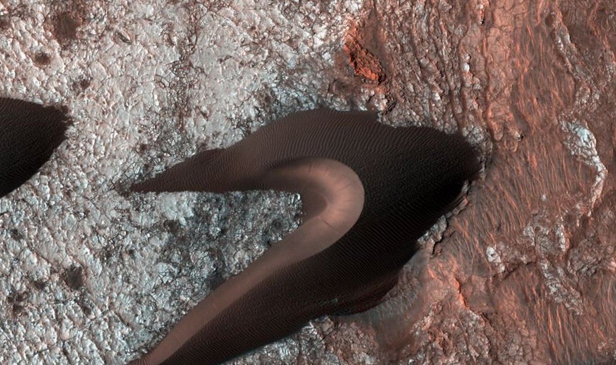 Mullu oktoobris NASA kosmosesondi Mars Reconnaissance Orbiter poolt tehtud foto liivaluitest Marsil. (NASA / JPL-Caltech / Arizona ülikool)
