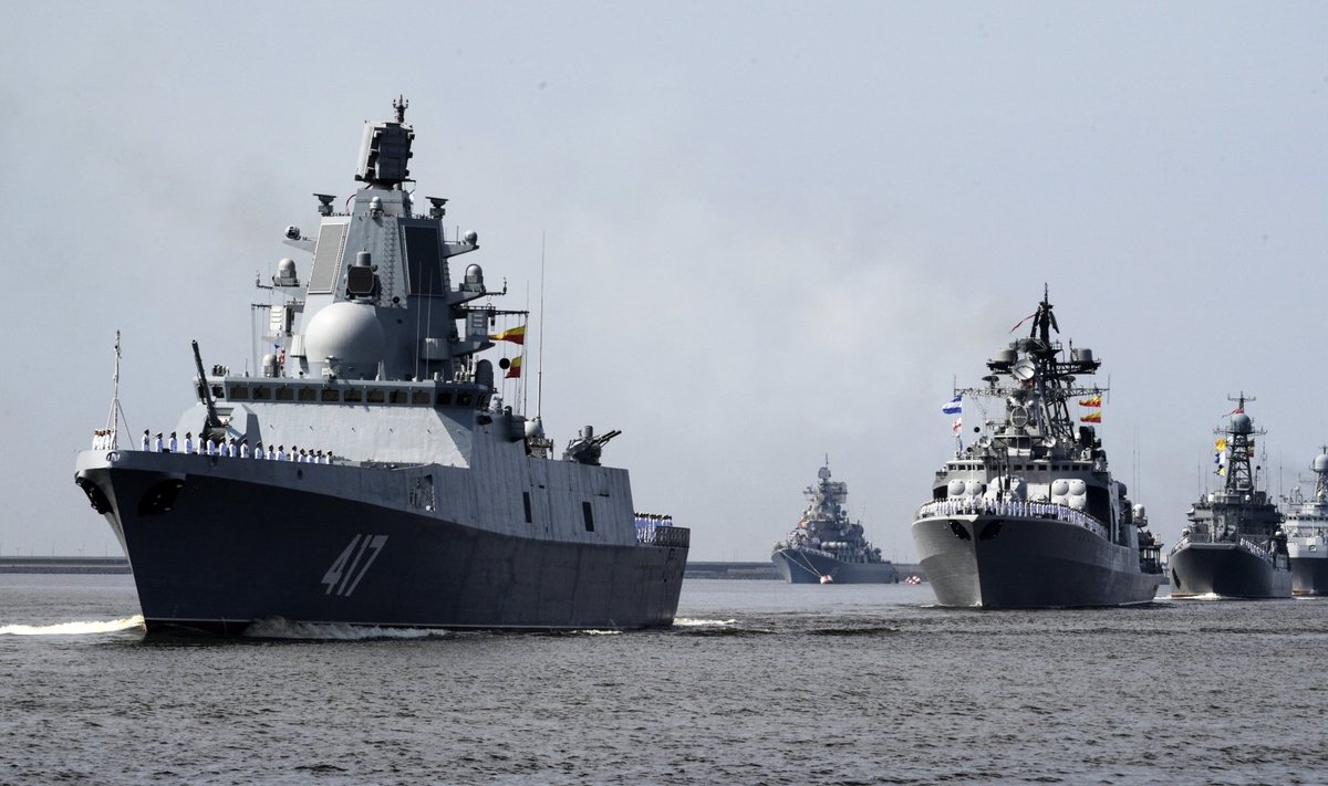 Admiral Gorškov (vasakul) on üks uutest laevadest, mis relvasüsteemi kannab