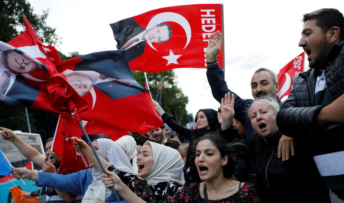 Türgi presidendi Recep Tayyip Erdoğani toetajad täna Istanbulis.