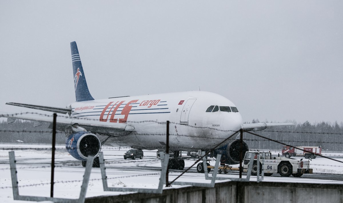 Tallinna Lennujaamas sõitis maandumisrajalt välja Türgi kaubalennuk